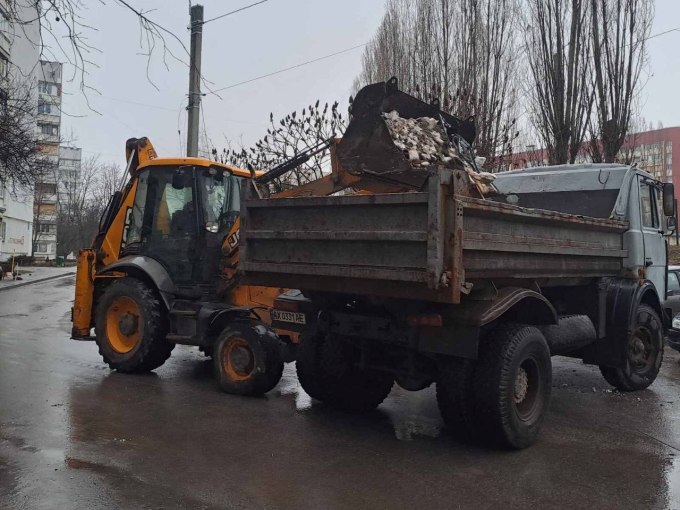 Новини Харкова: ліквідація наслідків удару дрона в 9-поверхівку